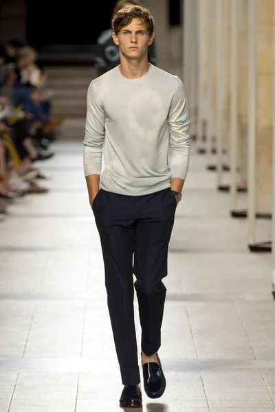 Look 40